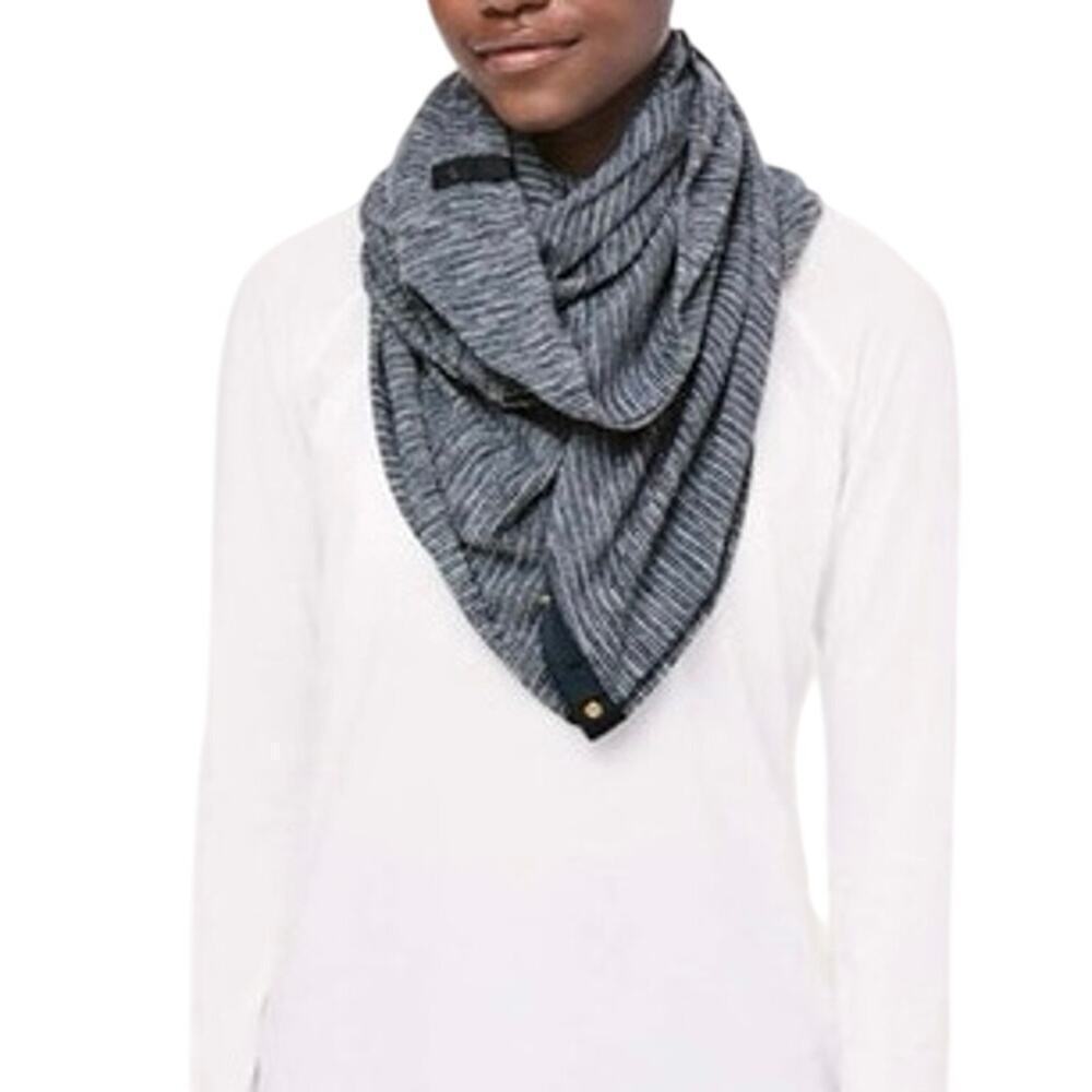 Lululemon Vinyasa Scarf Versatile Snaps Gray/White Rulu Fabric Shrug Scarf Hood